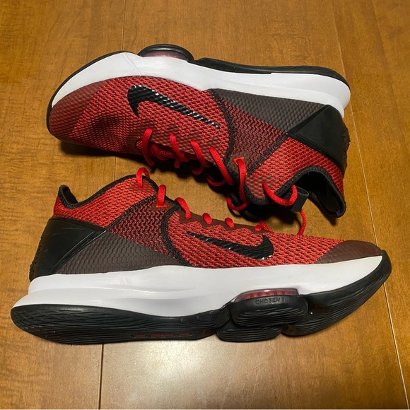 Nike BV7427-002
LeBron Witness IV - Picture 5 of 8